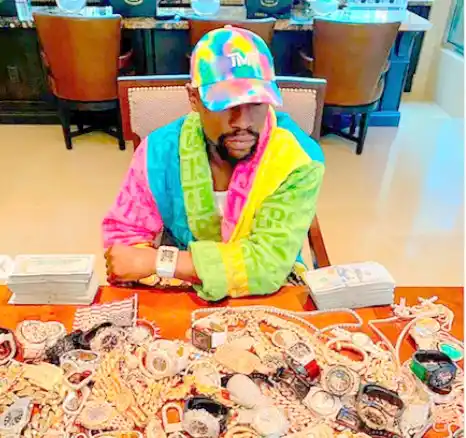 El ex boxeador Mayweather sorteó 10.000 dólares