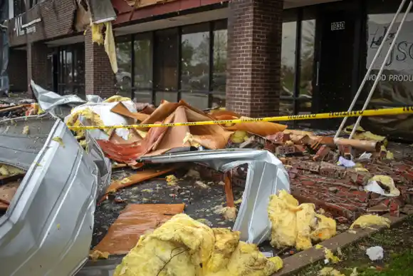 LAS TORMENTAS GOLPEAN CON FUERZA: Ya son 16 los fallecidos en el centro y sur de EE.UU.