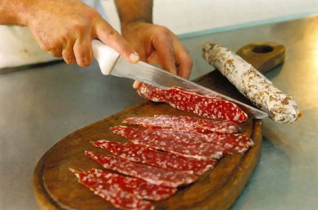 Francia aconseja consumir menos de 150 gramos de charcutería por semana por el cáncer