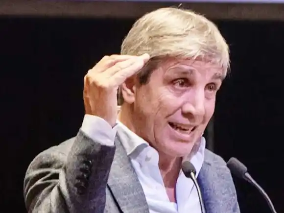 Caputo defendió la libre circulación de dólares: “La idea es comprar lo que quieras sin dar explicaciones”
