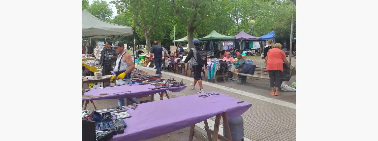 Plaza Rocha: los feriantes esperan respuestas del municipio para realizar la prueba piloto