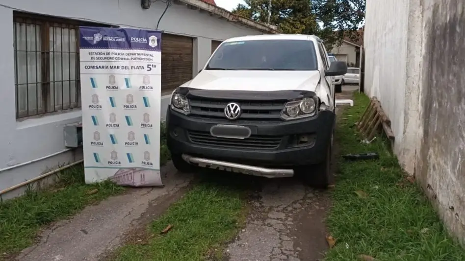 Tres hombres fueron detenidos tras robar y chocar contra un patrullero