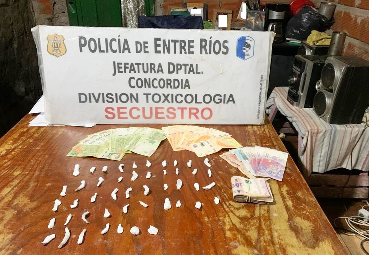 Tres mujeres detenidas y drogas decomisadas en allanamiento aolicial