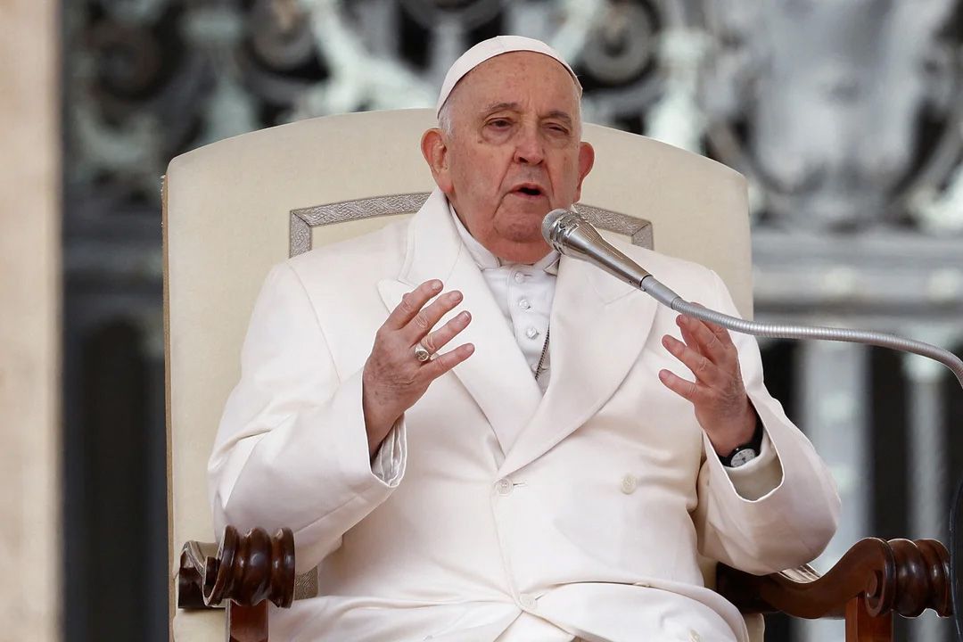 El Papa afirmó que la opción de dimitir es sólo  "una hipótesis lejana"