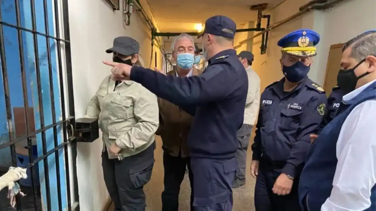 Horror en Uruguay: un preso fue torturado y abusado sexualmente por más de un mes