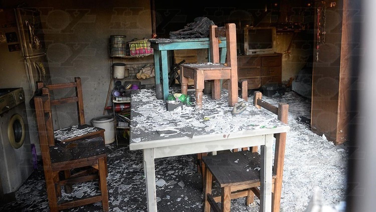 La Plata: Enojado por la victoria de Cambiemos, quemó su casa y ahora está prófugo