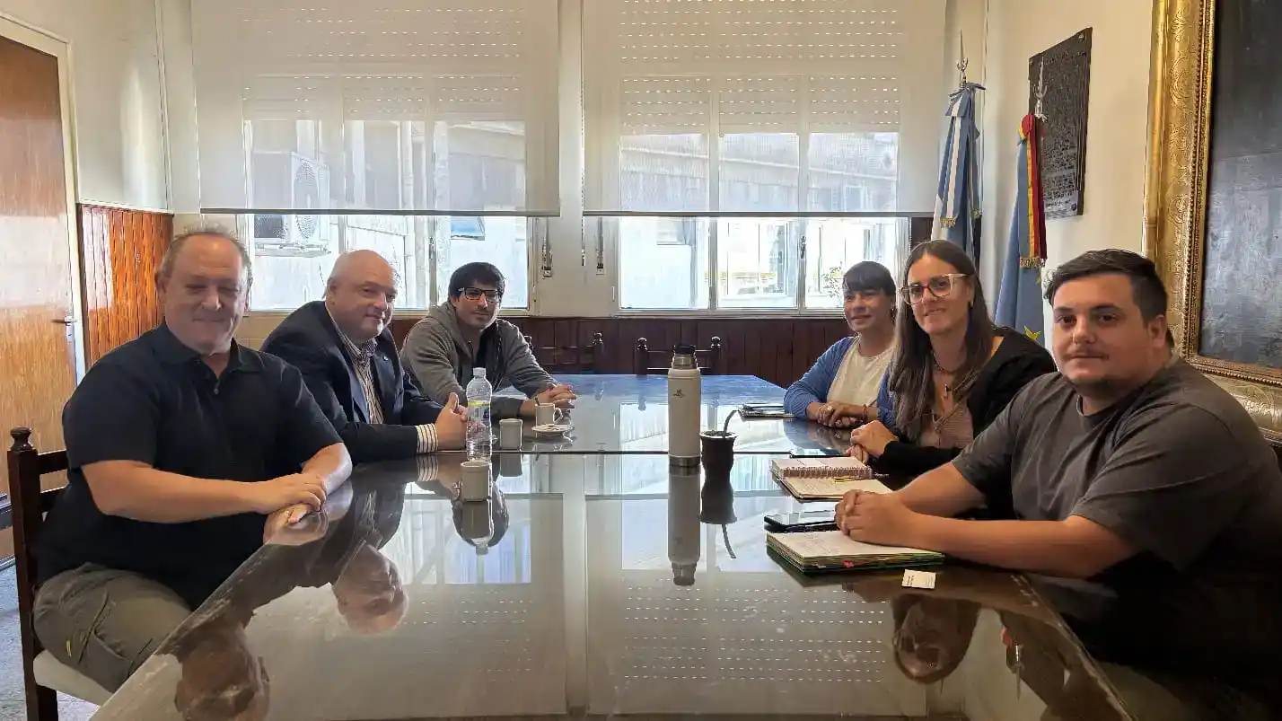 La reunión contó con la presencia de autoridades de la Agencia Territorial Tandil y del Municipio de Adolfo Gonzales Chaves.