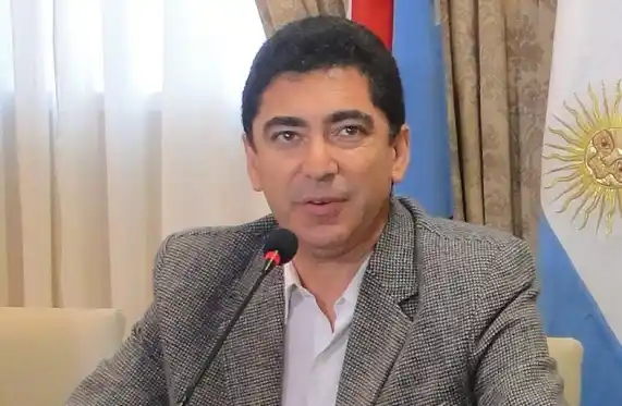 El gobierno ratificó descuentos a los docentes por los paros