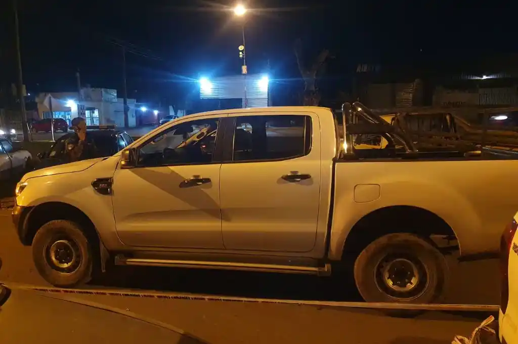 El sospechoso abandonó la camioneta y es intensamente buscado.