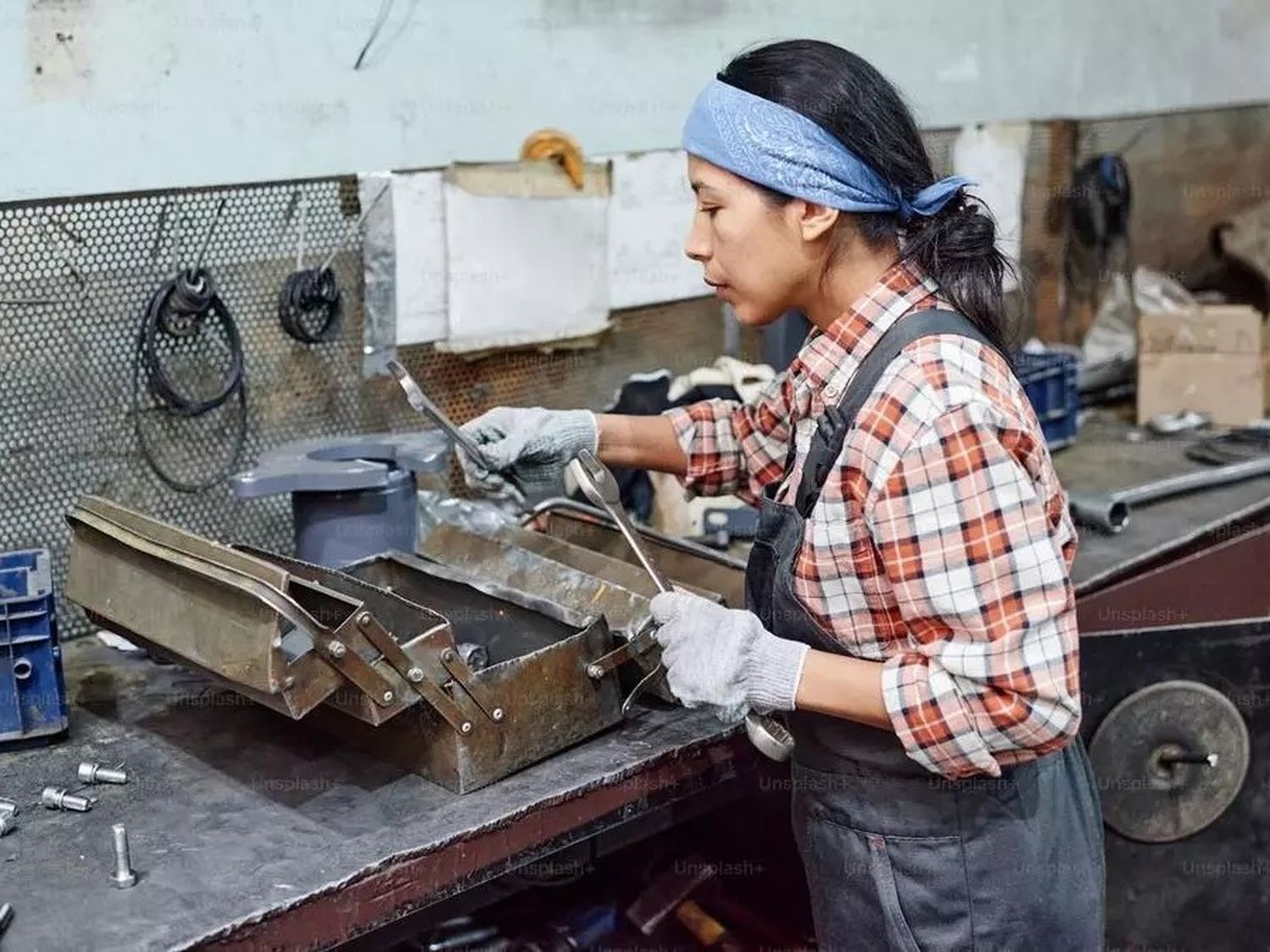 Un 8M con desigualdad en aumento: la informalidad laboral femenina alcanzó el 38,7% en 2024