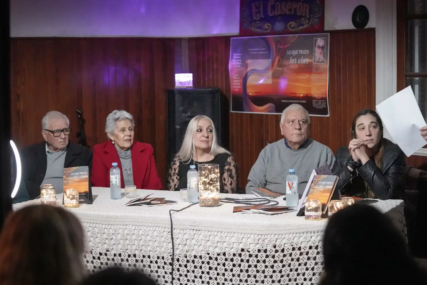 La escritora junto a Jorgelina Serrano, Antonio Pereira, María Rita Gil y Daniel Contini, integrantes de la SEP filial Necochea