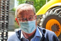 Lunghi consideró que la vacunación "viene lenta" e insistió en los cuidados individuales