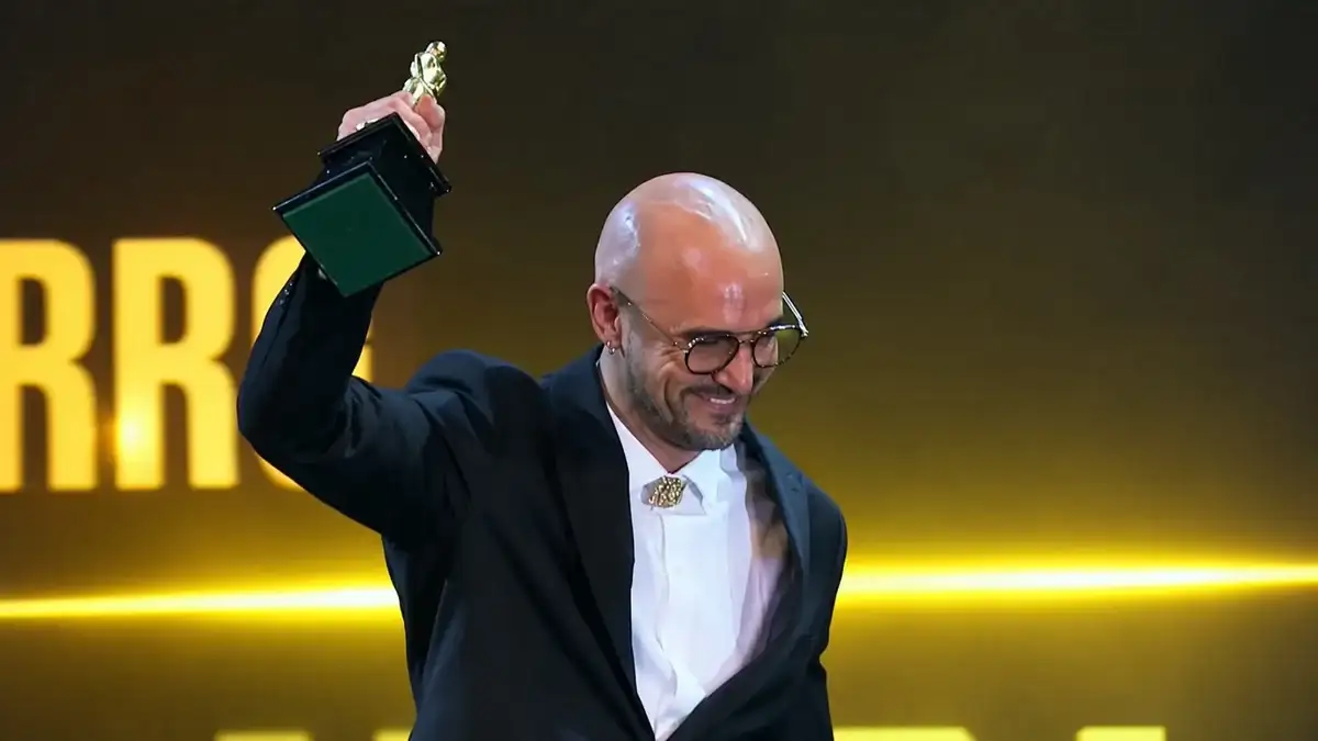 El Martín Fierro de Oro se lo llevó Abel Pintos, en reconocimiento por su impacto en la música argentina.