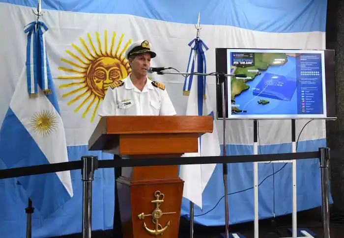 Descartan que dos objetos hallados sean del ARA San Juan y amplían área de búsqueda