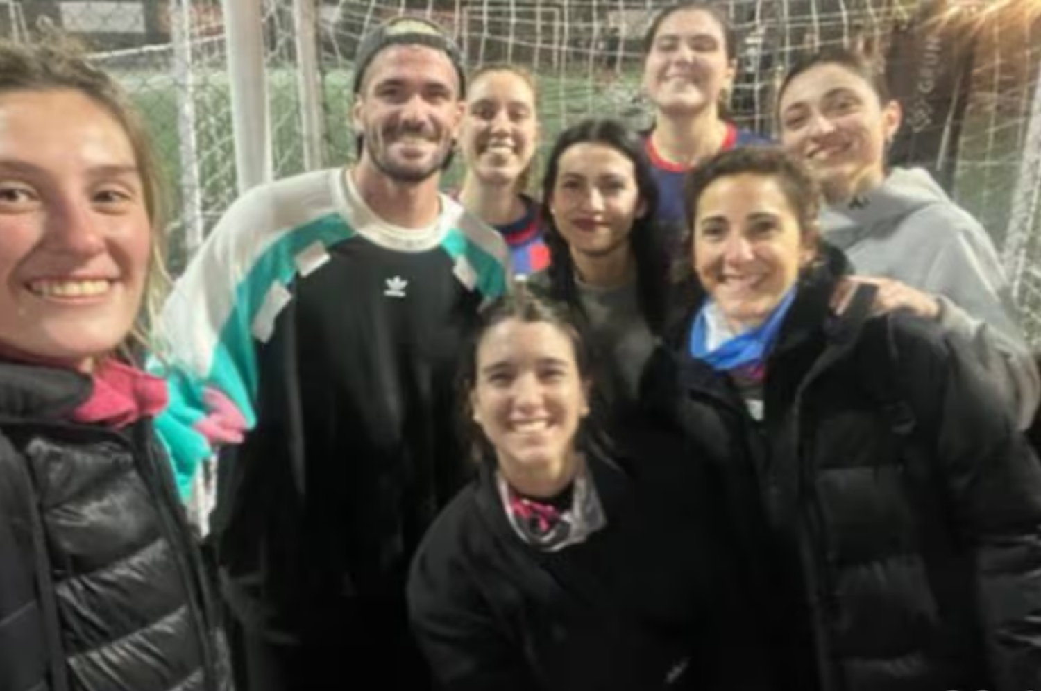 Una chica faltó a su entrenamiento y un bicampeón de América apareció de sorpresa (Foto: captura x/@Clari_RM)