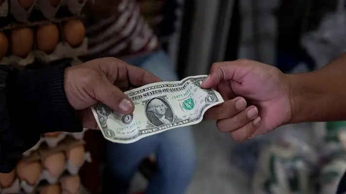 DOLARIZACIÓN: el «enemigo» que terminó por ganar la batalla contra la revolución