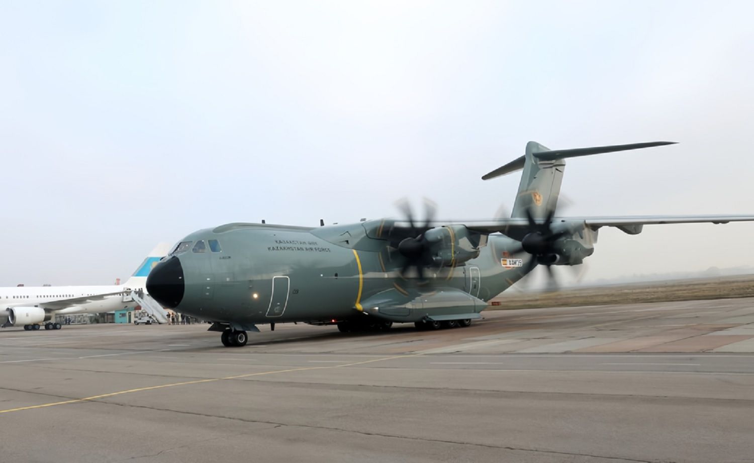 Airbus entrega el primer A400M a la Fuerza Aérea de Kazajstán