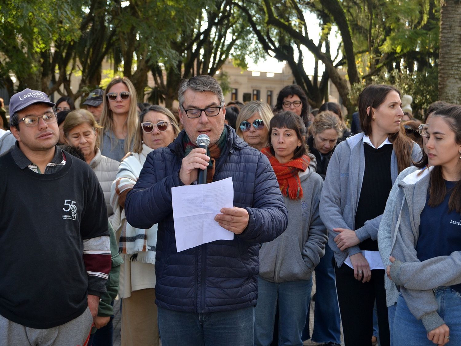 Lucecitas se manifestó ante una crisis que pide soluciones urgentes