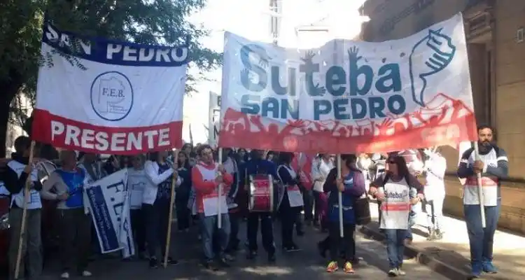 Docentes: FEB cumple con un paro por 72 horas