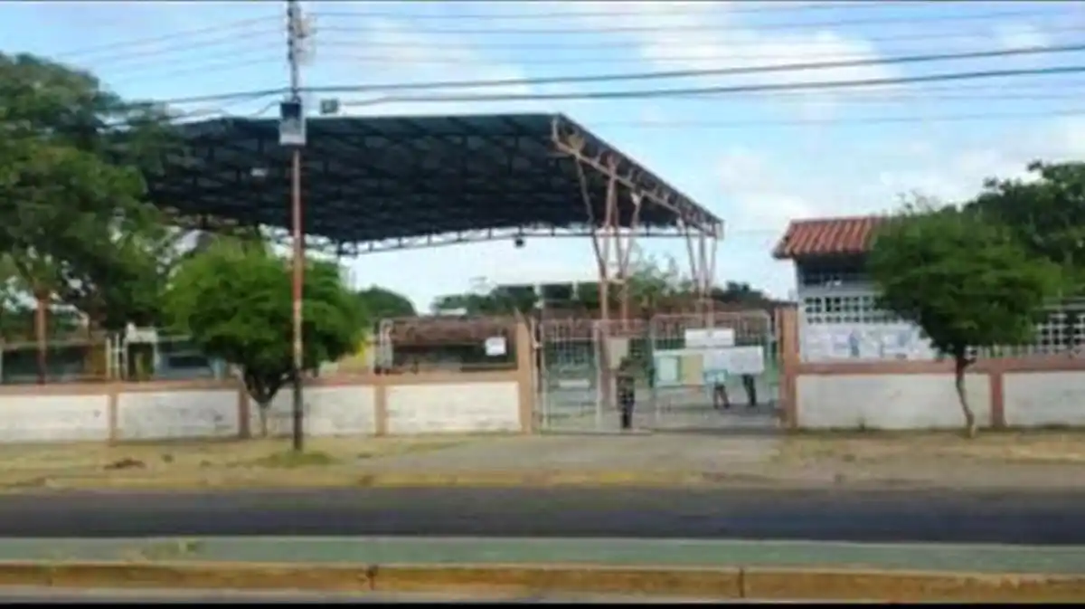 ¡GOLPIZA BRUTAL! Estudiantes golpearon en grupo a otro, murió por politraumatismo cráneoencefálico (VIDEO)
