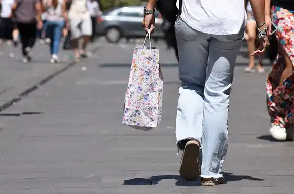 Consumo prudente: las ventas minoristas cayeron 1,4% interanual en octubre