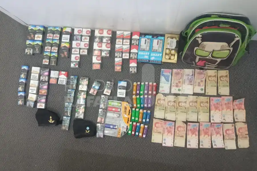 Lo agarraron con cajas de cigarrillos, encendedores y efectivo: sería todo robado de un comercio