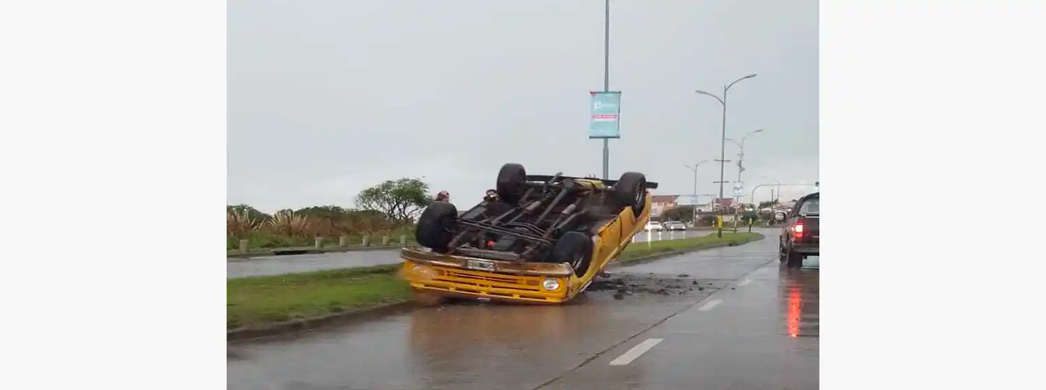 Vuelco frente al predio del club Aldosivi