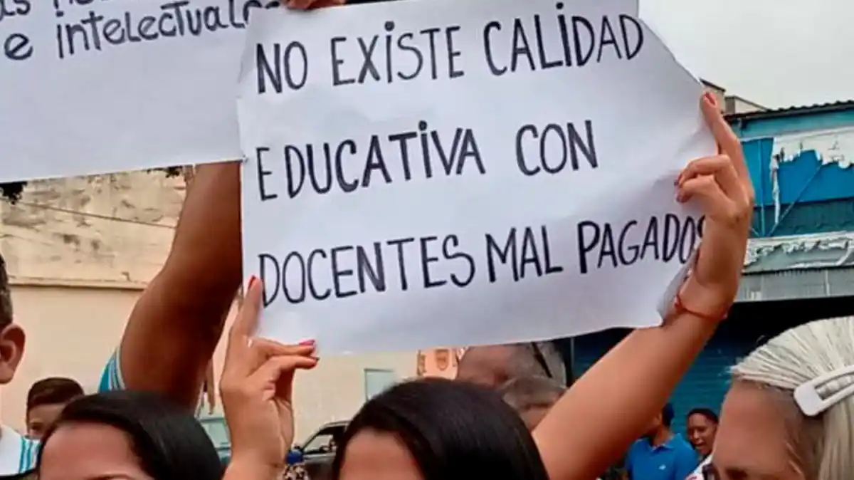 Déficit de docentes alcanza al 60% en el país, según la FVM