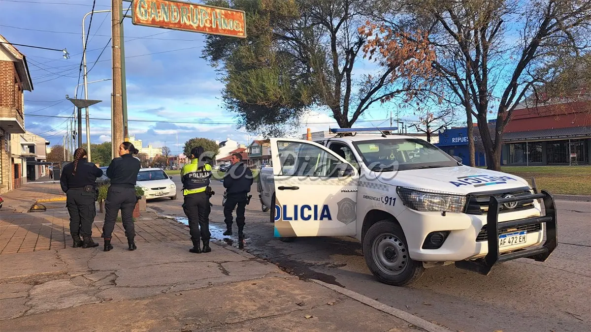 Un ciclista hospitalizado, tras chocar contra un auto