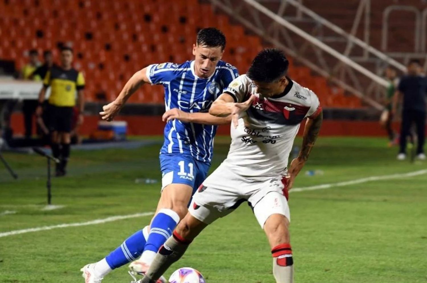 Colón perdió sobre el final con Godoy Cruz