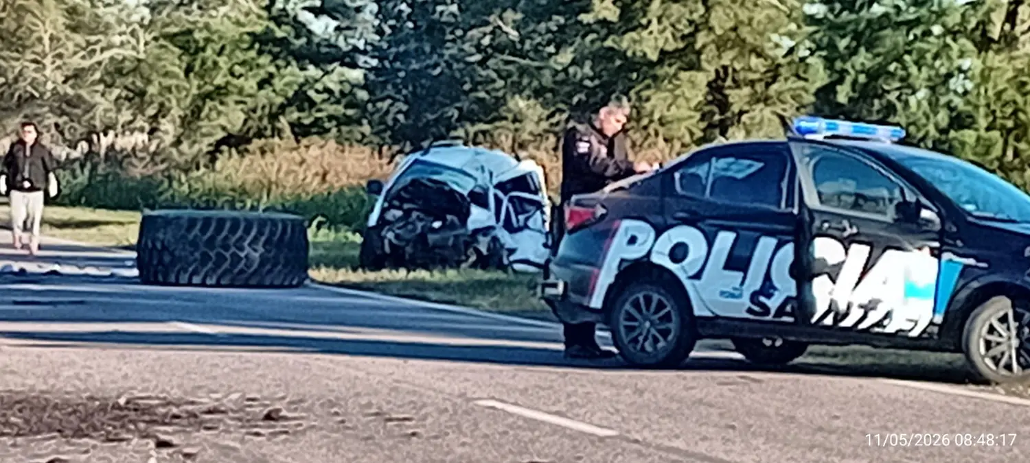 Grave accidente en Ruta 280S: una EcoSport chocó contra un tractor con acoplado y hay una víctima fatal