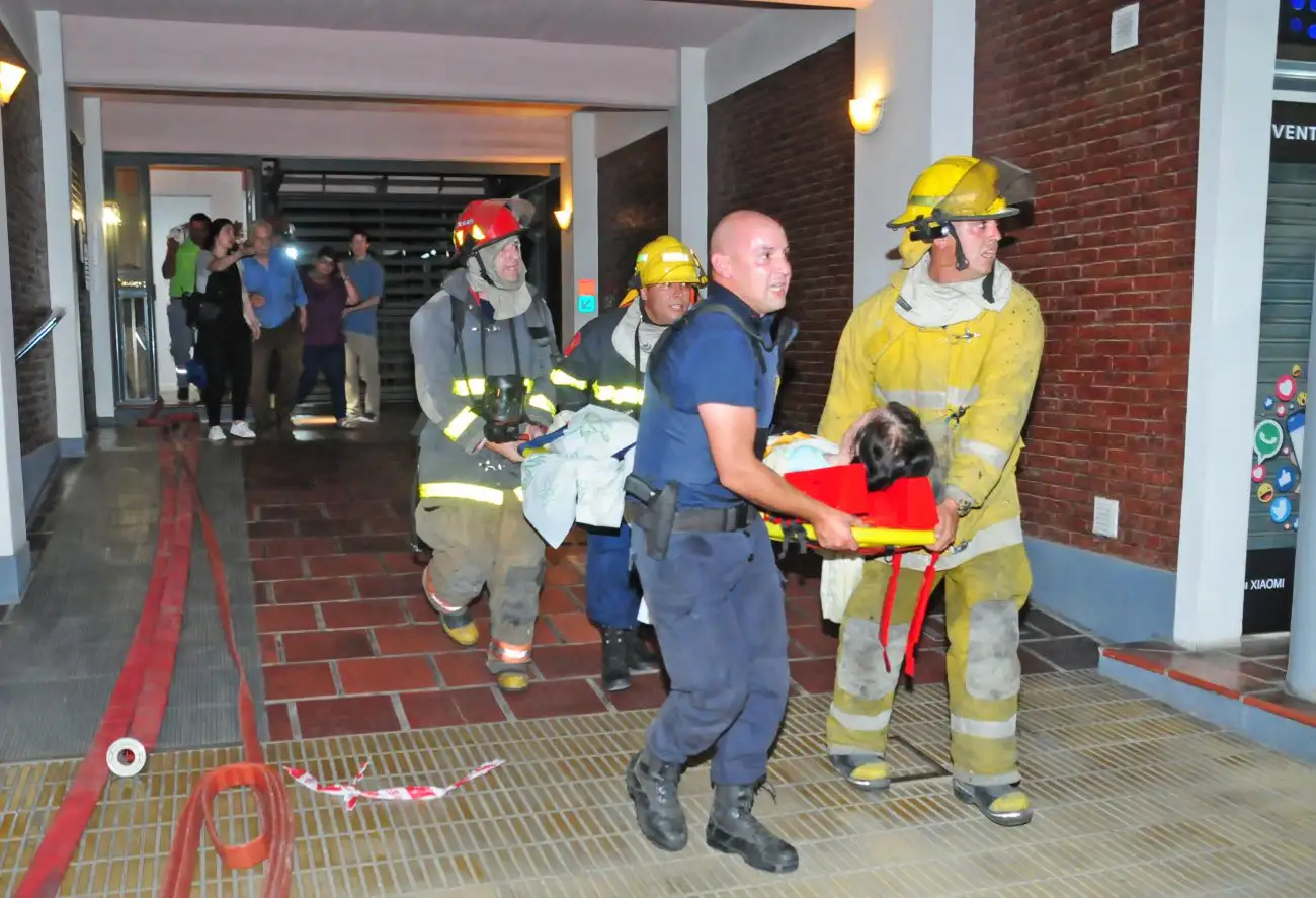 Un incendio en un departamento en San Martín  al 400 provocó pánico 