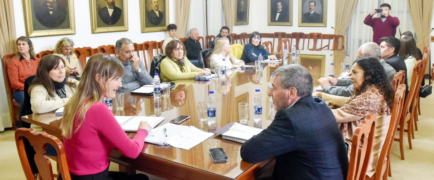 El gobierno provincial convocó a ATE y UPCN a paritaria 