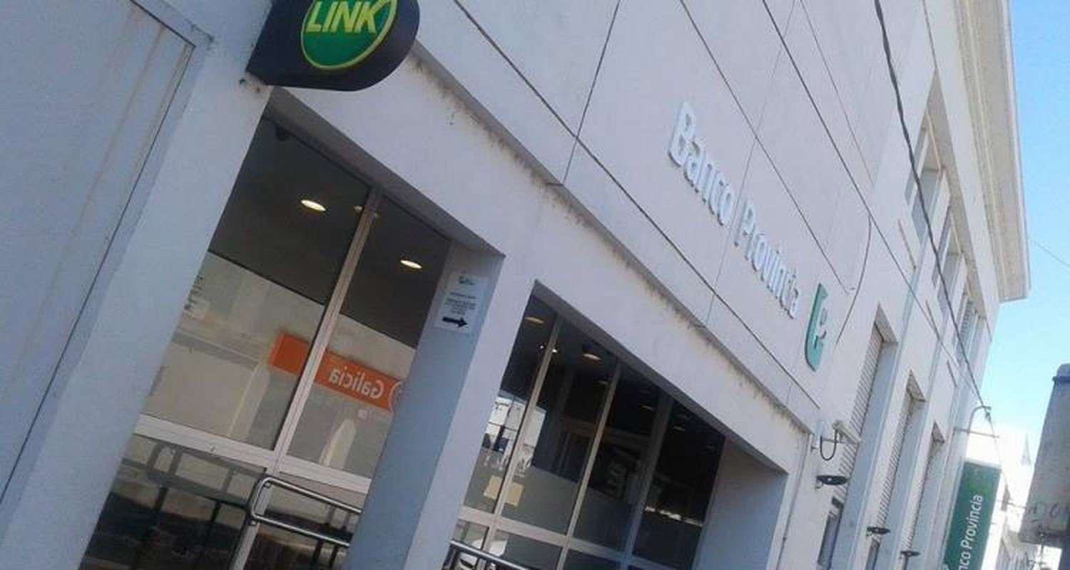 Fin de semana largo con falta de dinero en los cajeros automáticos