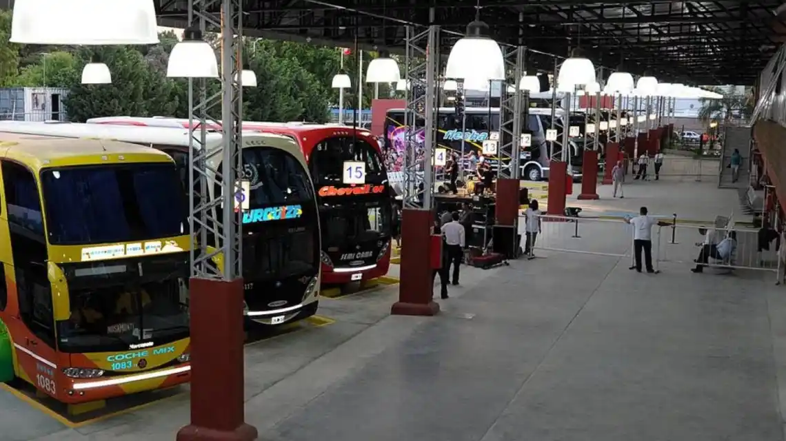 Oficializaron la autorización para vender pasajes "low cost" de micros desde septiembre