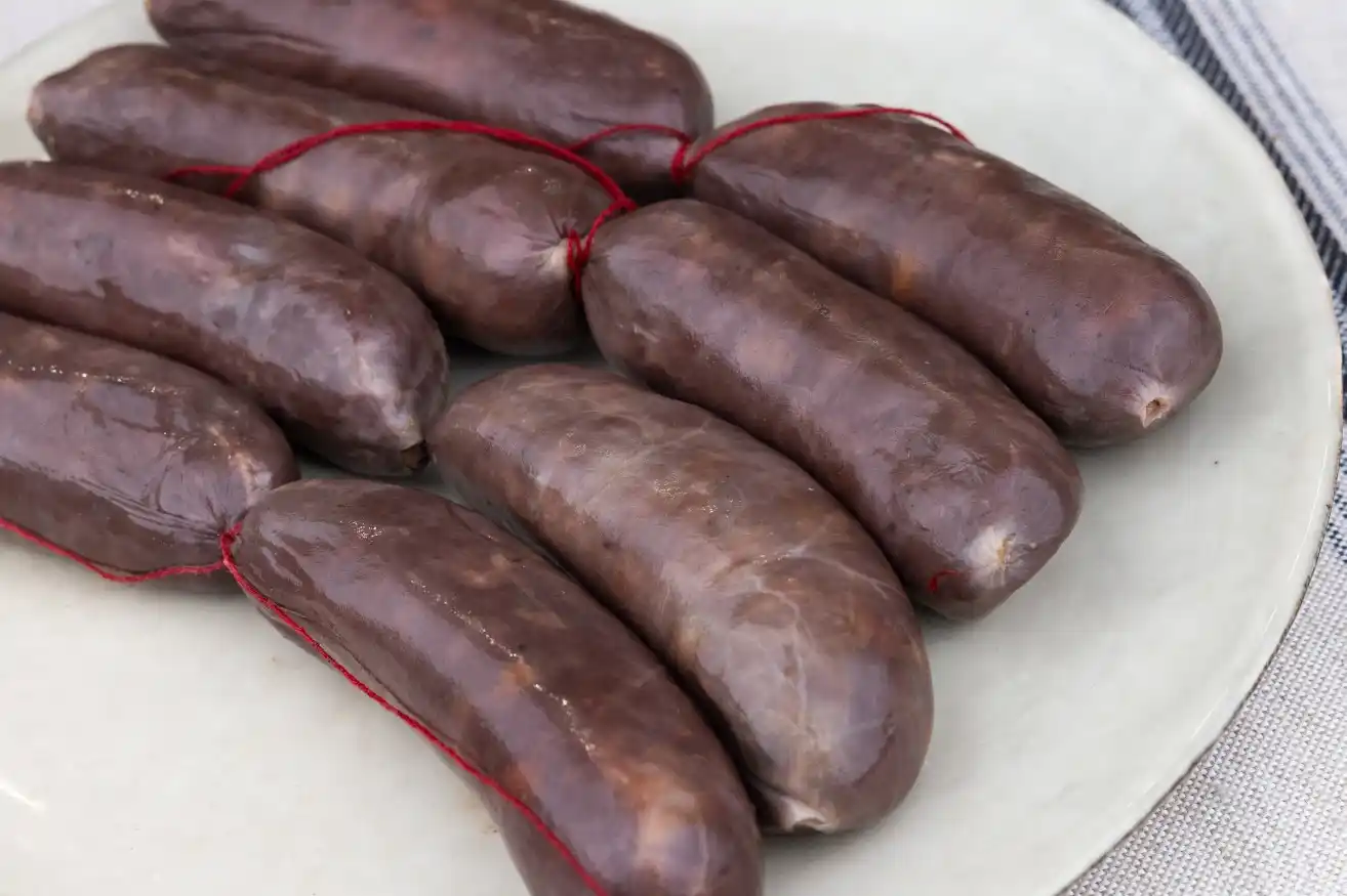 Consternación en Salta: imputan a una mujer tras denunciar restos de un gato en una morcilla