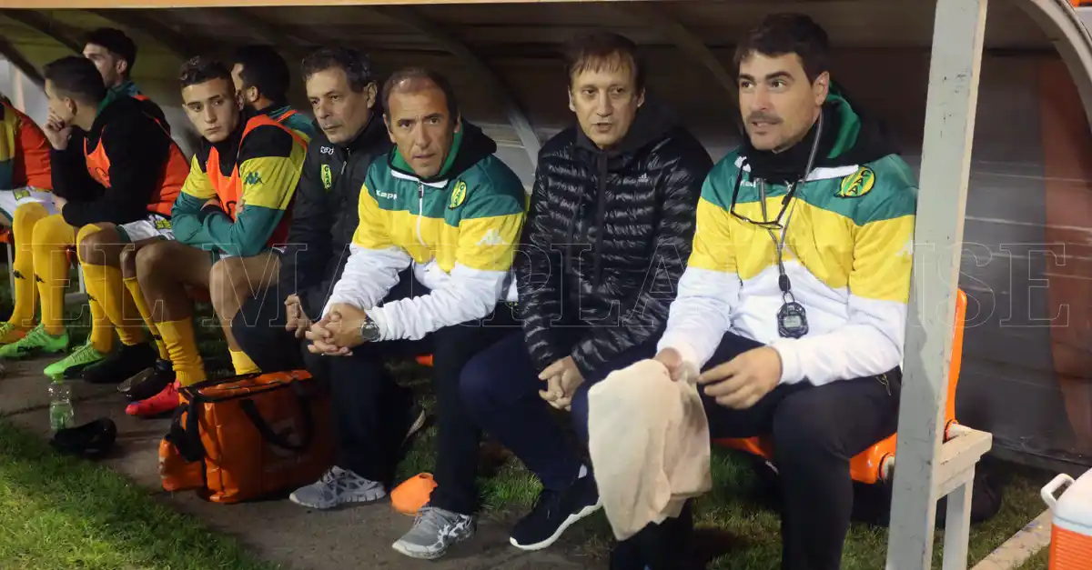 Walter Perazzo dejó de ser el técnico de Aldosivi