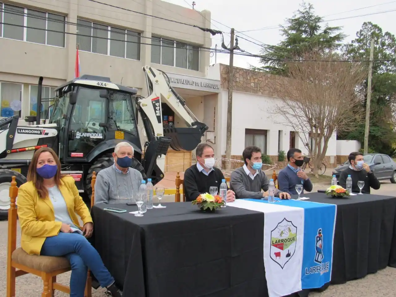 Larroque: presentaron la nueva maquinaria adquirida por el programa Municipios de Pie
