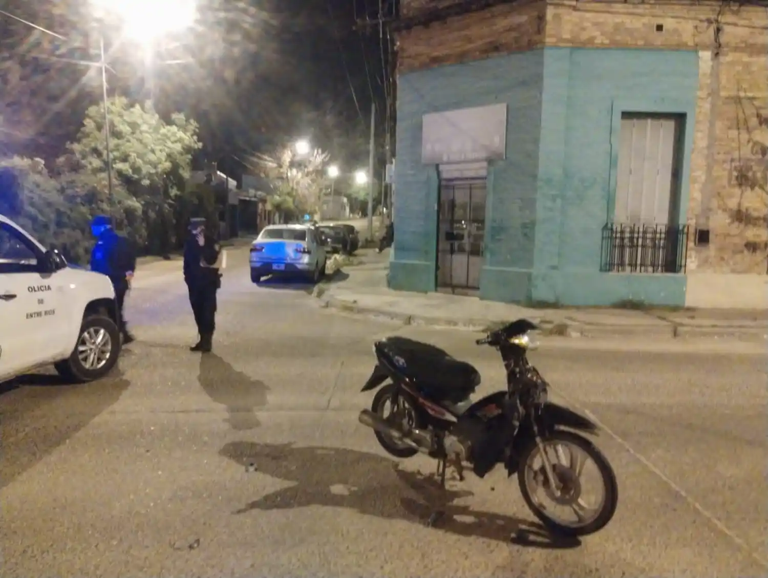 Un motociclista sufrió politraumatismos tras chocar contra un automóvil