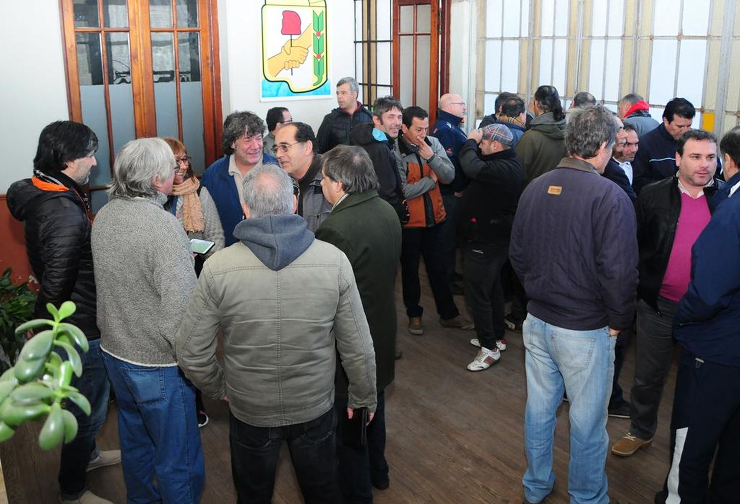 Trabajadores de Vía Tac siguen sin novedades y crece la preocupación por su continuidad 