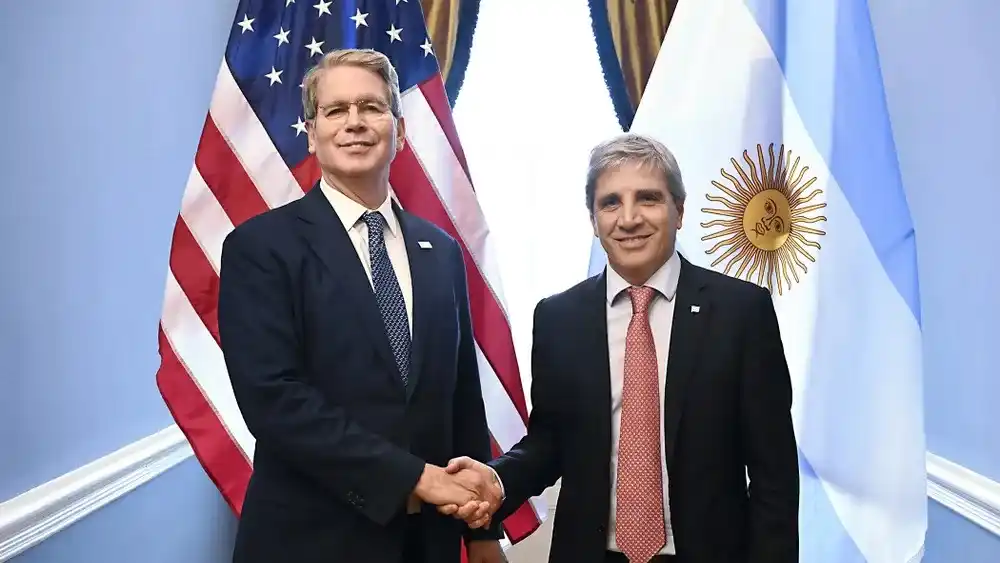 El ministro de Economía, Luis Caputo,y el secretario del Tesoro de los Estados Unidos, Scott Bessent.