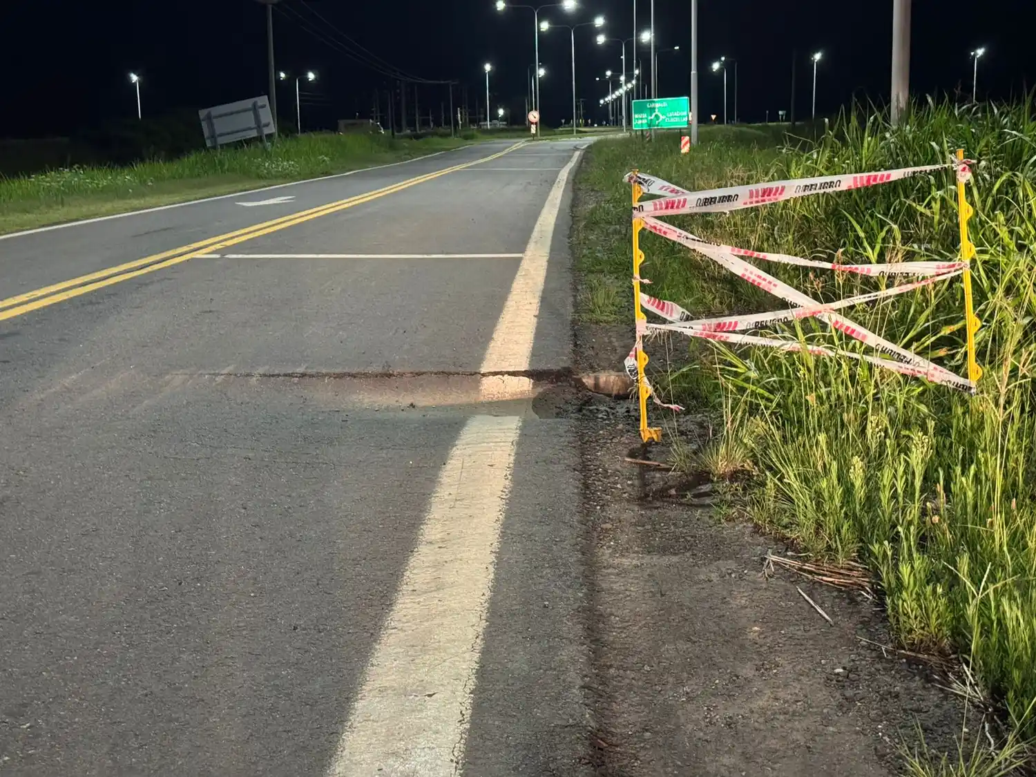 Cuidado: se produjo un socavamiento en ruta 63 y pidieron extrema precaución - 3