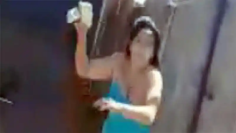 Cansado de los malos tratos, albañil filmó a su pareja golpeándolo