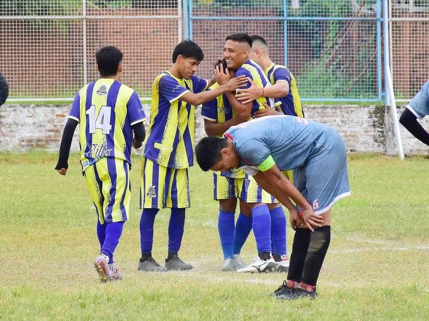 Defensores del Rosario volvió
al triunfo y ganaron sus escoltas
