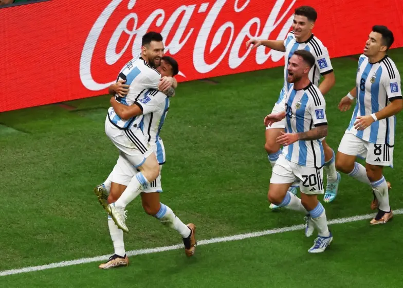 Con Dibu Martínez como figura, Argentina le ganó en los penales a Países Bajos y se metió en las semifinales del Mundial