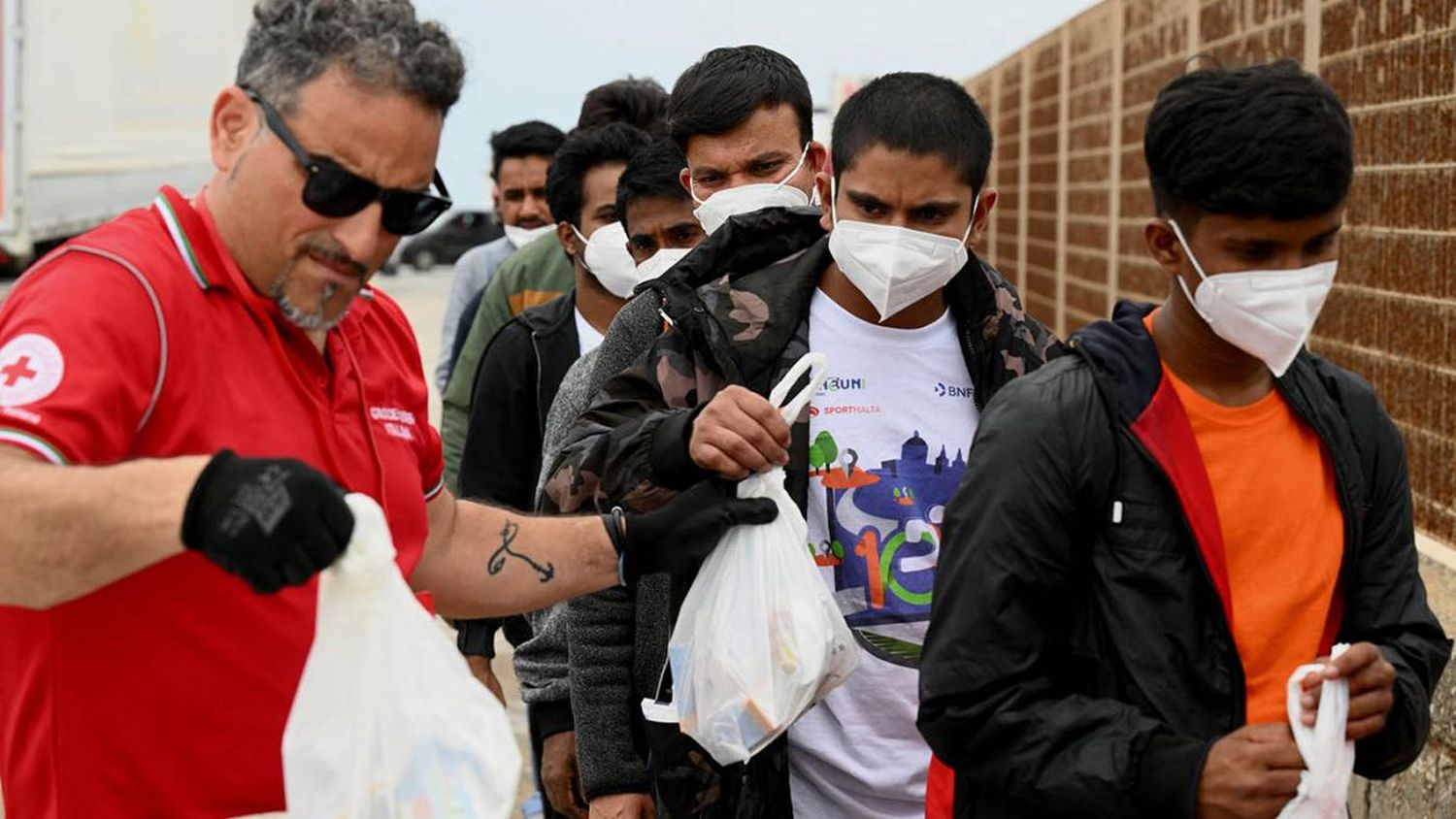 Murieron 41 migrantes en un naufragio frente a la isla italiana de Lampedusa