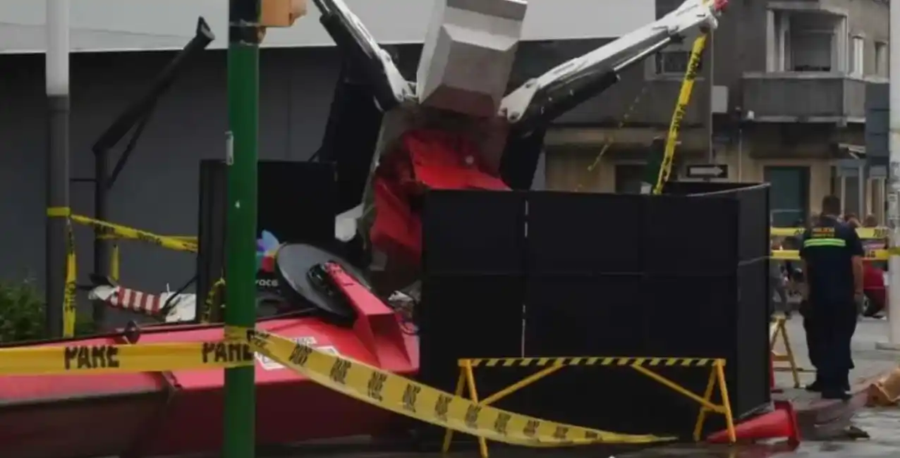 Tragedia en Montevideo: una mujer murió aplastada por una grúa en la puerta de un shopping