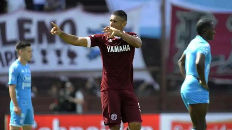 Lanús se acercó a la Sudamericana y Belgrano pena por no descender