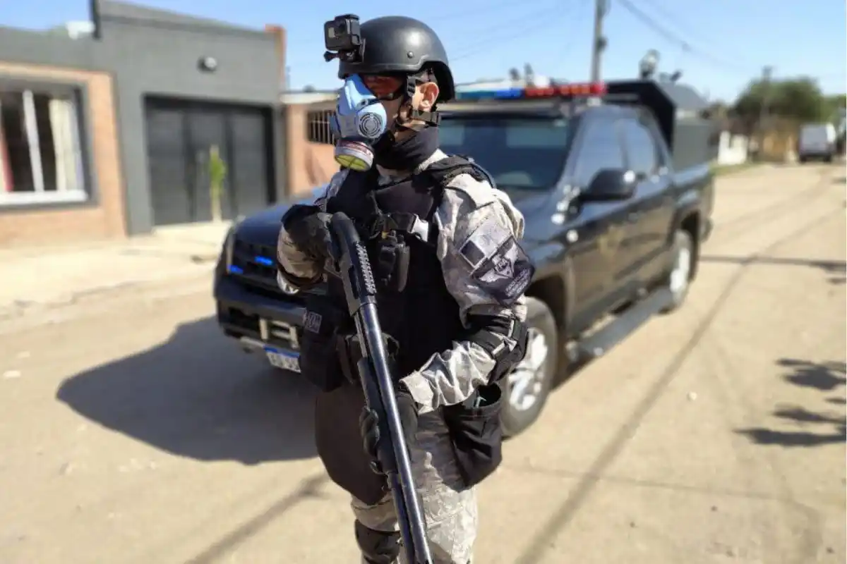 La Policía bonaerense secuestró una CPU y una PlayStation en la causa que investiga.