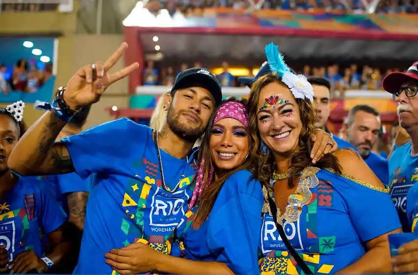 Neymar se recupera a pura samba en el Carnaval de Río